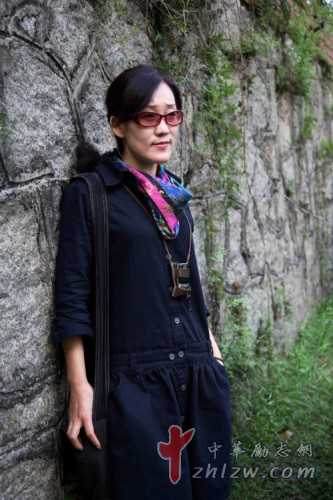 美女诗人赵丽华