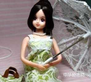 女孩自信的小故事：昂起头来就美丽