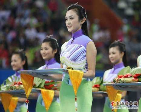 亚运礼仪小姐楚楚动人