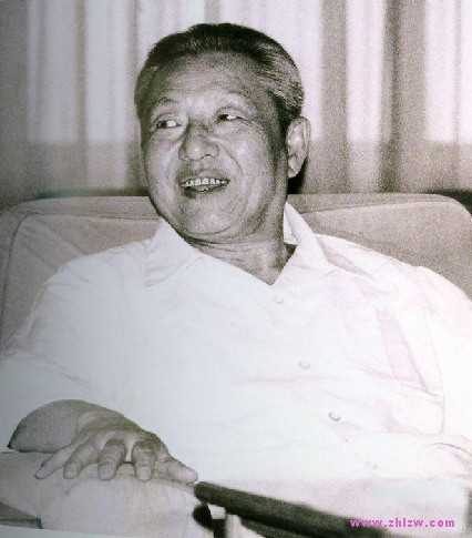 习仲勋在六中全会