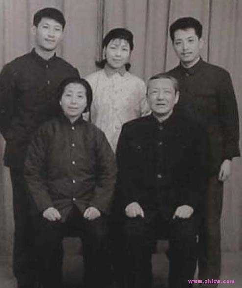 习仲勋全家照