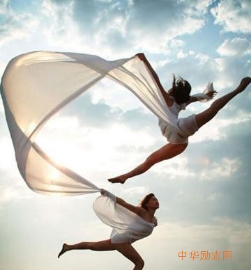 经典梦境解析：在天空中飞翔