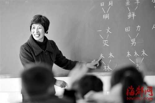 山村小学教师不幸患癌症6年来仍坚持上课（图）