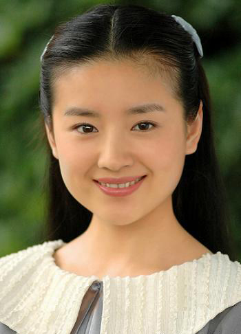董洁：清纯玉女变身迷人少妇更诱人