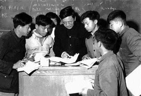 华罗庚回到了清华园，担任清华大学数学系主任