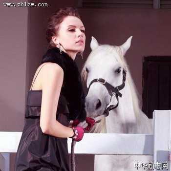 骏马与美女图片_马到成功